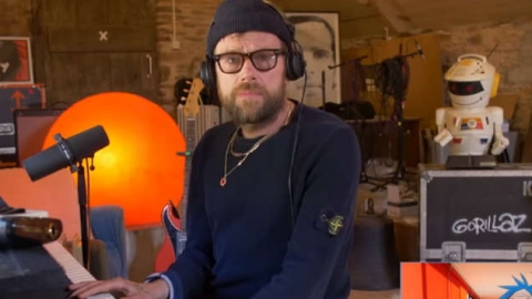 Pela primeira vez, Damon Albarn faz "dueto" com 2-D, sua versão virtual no Gorillaz. Veja!