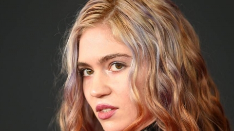 Grimes está vendendo parte de sua própria alma em um leilão virtual