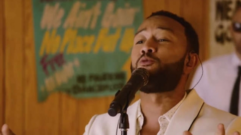 John Legend mostra a nostálgica e sexy "Ooh Laa" na televisão dos EUA