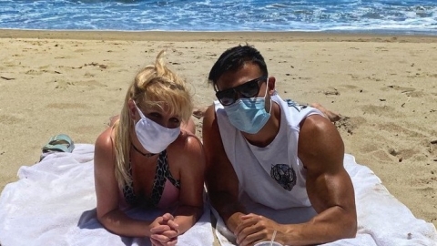 Britney Spears curtindo um dia de praia com o namorado e muito mais nas imagens da semana