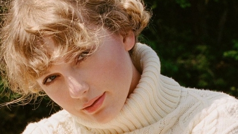 Taylor Swift lança o novo álbum, "Folklore". Escute com todas as letras!
