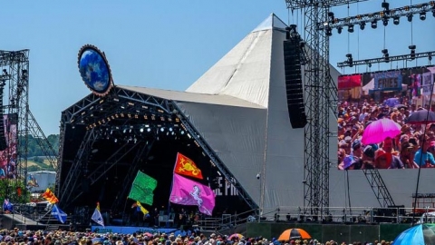 Fundador do Glastonbury diz que festival pode voltar apenas em 2022