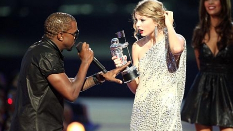 Kanye West diz que Deus queria que ele interrompesse prêmio de Taylor Swift no VMA 2009