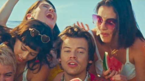 Clipe de "Watermelon Sugar", de Harry Styles, é eleito o melhor do ano pela Billboard. Veja a lista!