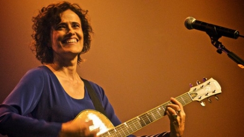Zélia Duncan fala de novo disco em vídeo